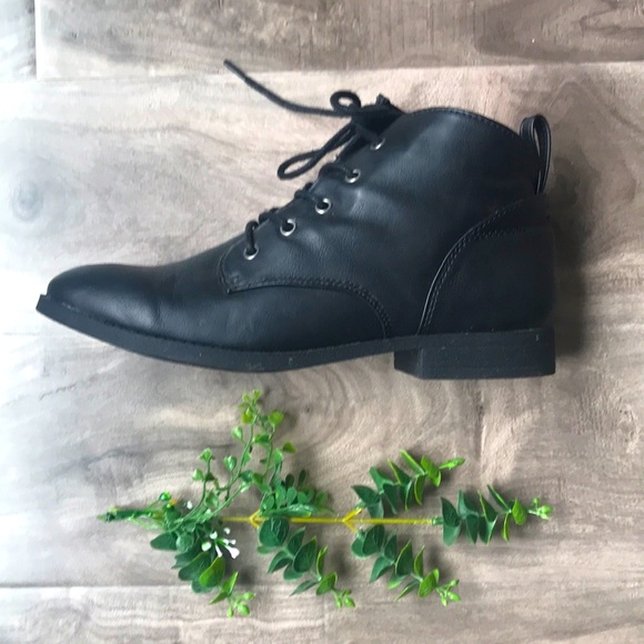 American Eagle Outfitters Shoes - AMERICAN EAGLE lace up ankle boot - Size 8